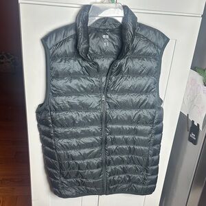 Uniqlo Men's Dark Gray Quilted Vest